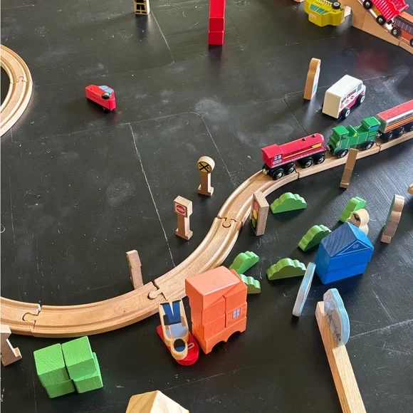 Melissa & Doug Train and Building Block Set - Picture 8 of 16